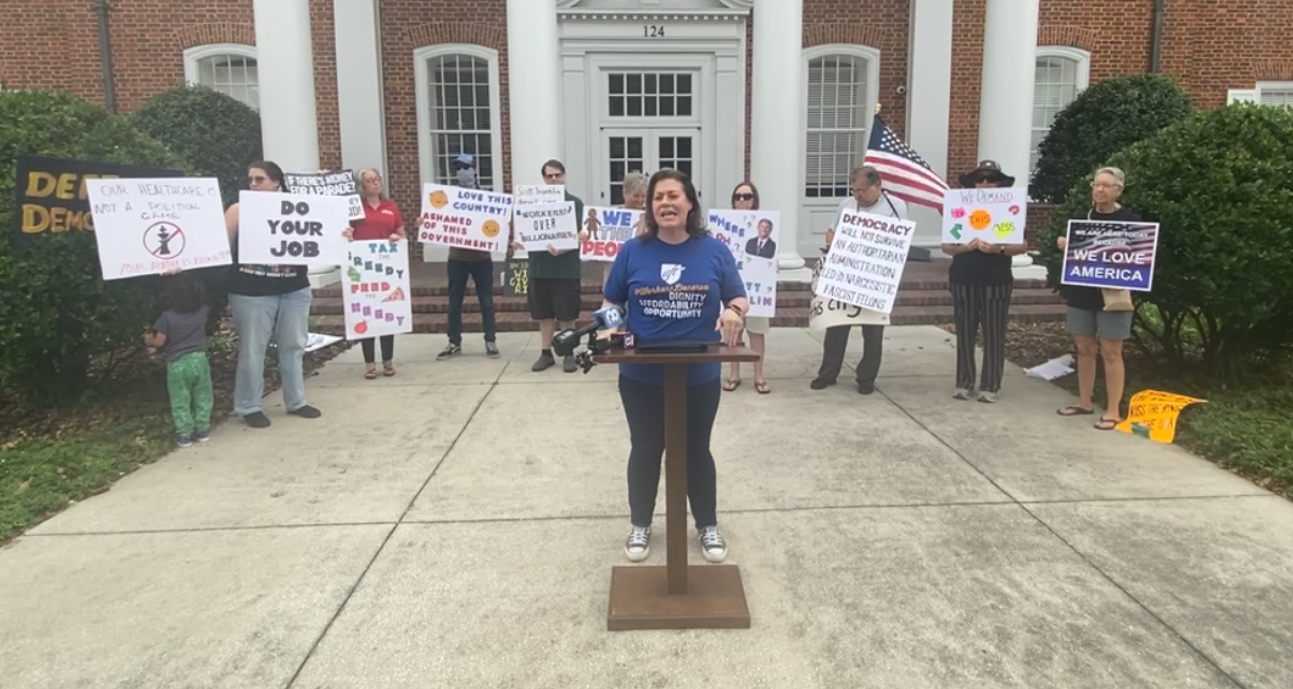 Labor union, others protest government shutdown in Lakeland